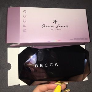 Becca ocean jewels highlight palette
